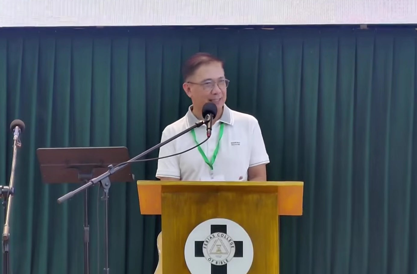 Febiase President Rev. Dr. Tim Gener warmly welcomes and prays for the alumni participants